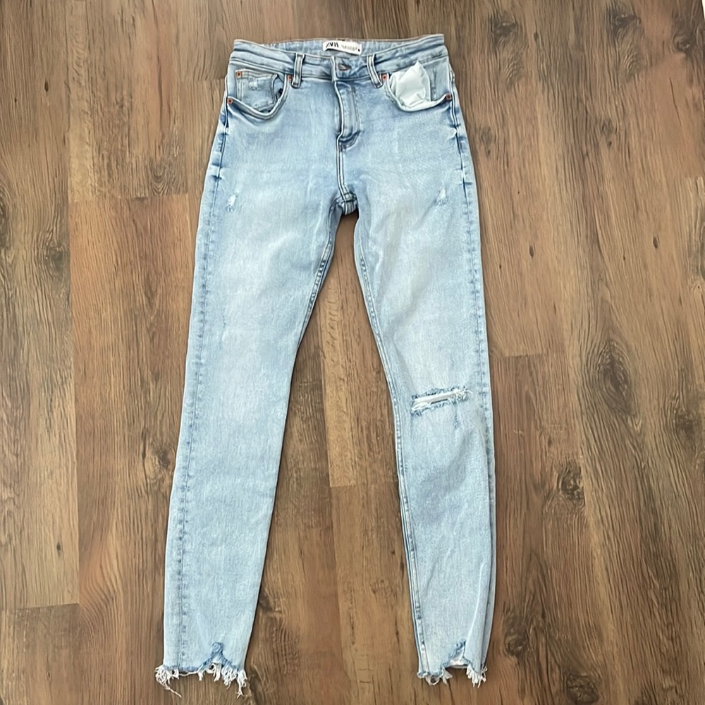 Zara light washed skinny jeans.USA size 6